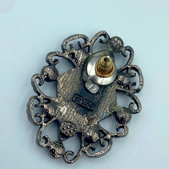 Beige Diamond Jewel Earrings. - Picture 3 of 3